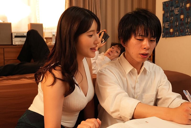 Cậu thanh niên được chị hàng xóm đưa vào đời khi nhờ sang dạy học